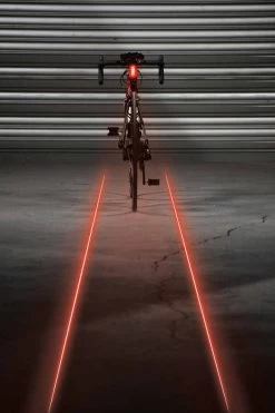 Lezyne LED Laser Drive Achterlicht 8 Lezyne LED Laser Drive Achterlicht -Fietskleding en -uitrusting laser drive rear 250 4